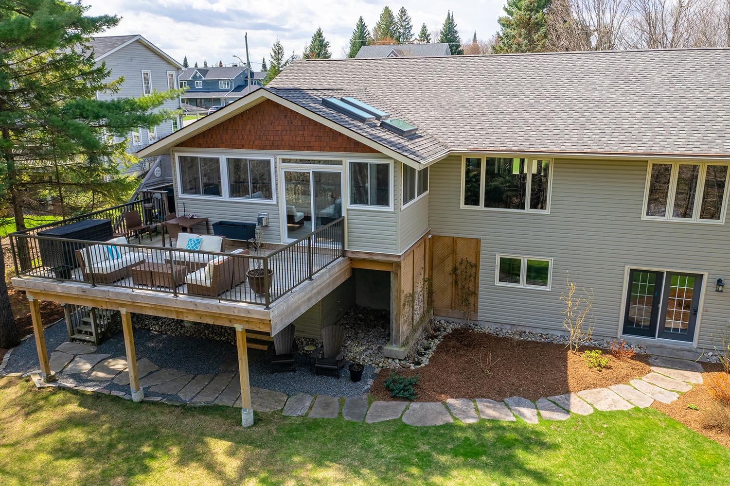 11 Rockwell Avenue 10 033 11RockwellAve FULL
